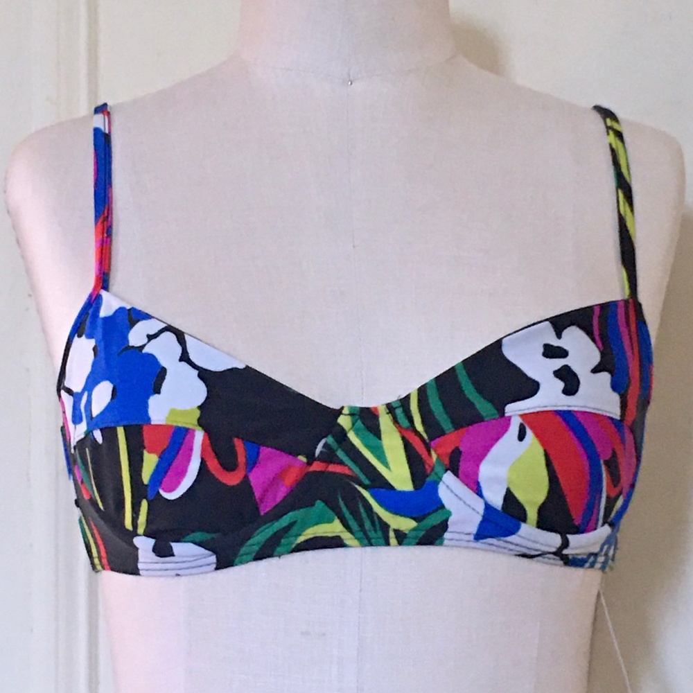 NOT FOR SALE nwt ZARA Black Abstract Floral Swimsuit Bikini Top